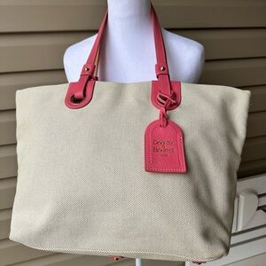 EUC off white with pink trim Dooney & Bourke tote bag